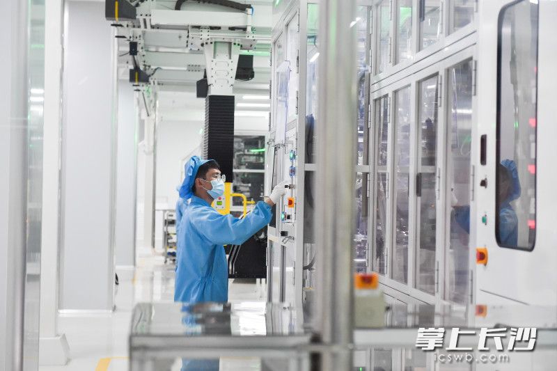 德赛电芯全部达产后，产品可搭载于40万台新能源汽车之上。长沙晚报全媒体记者 邹麟摄